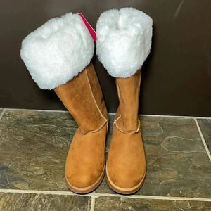 Juicy Couture  faux fur women’s boots sz 9.5